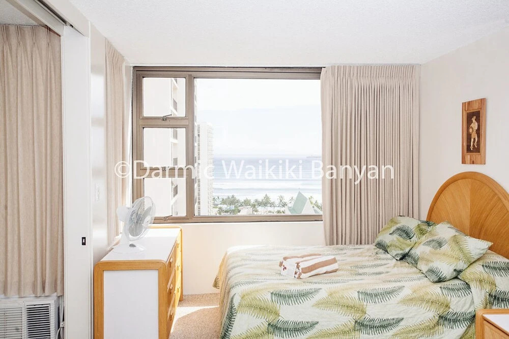 2-2102 Waikiki Banyan