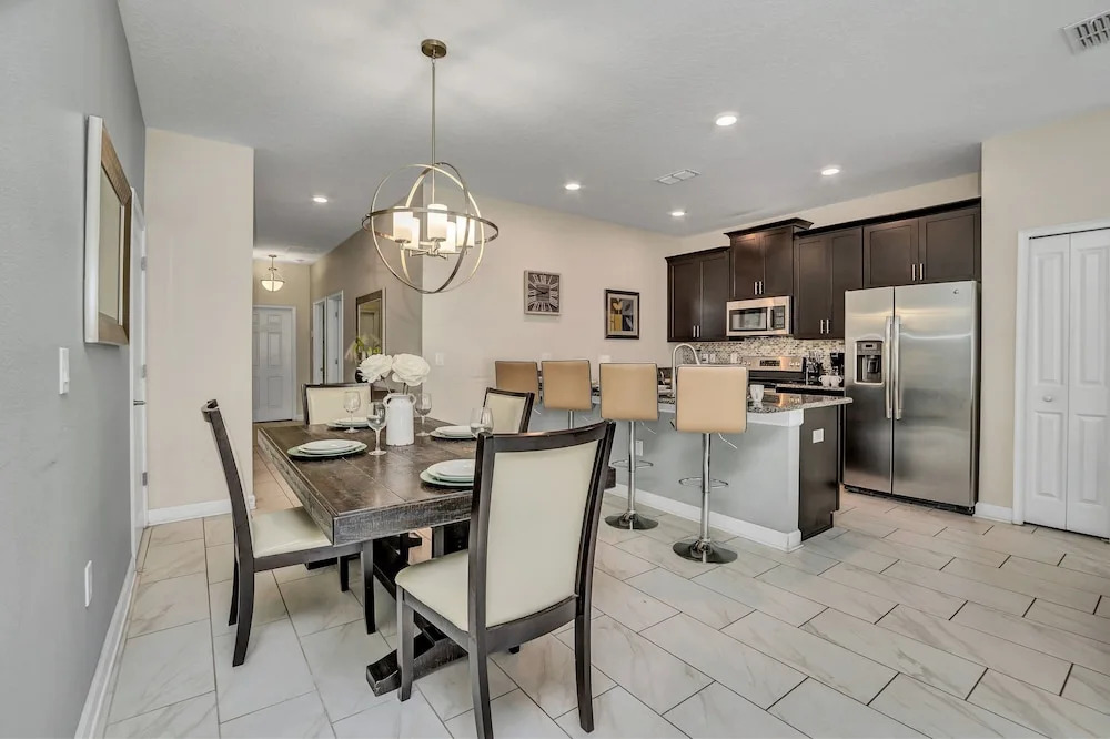 Pool Townhome 5mi to Disney Free Waterpark!