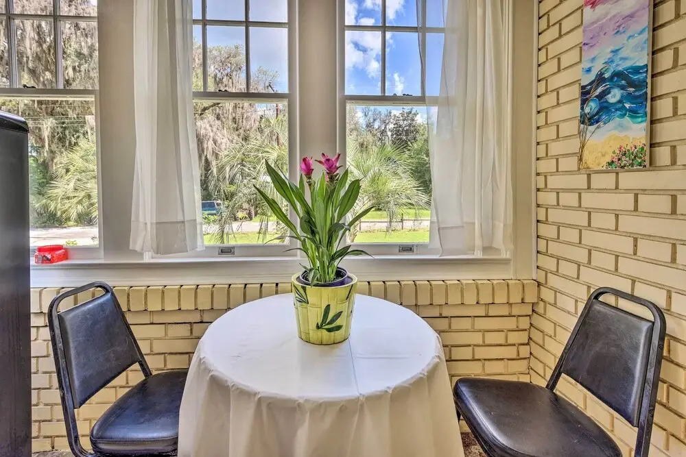 Historic Crescent City Studio - Lakefront w/ Dock!