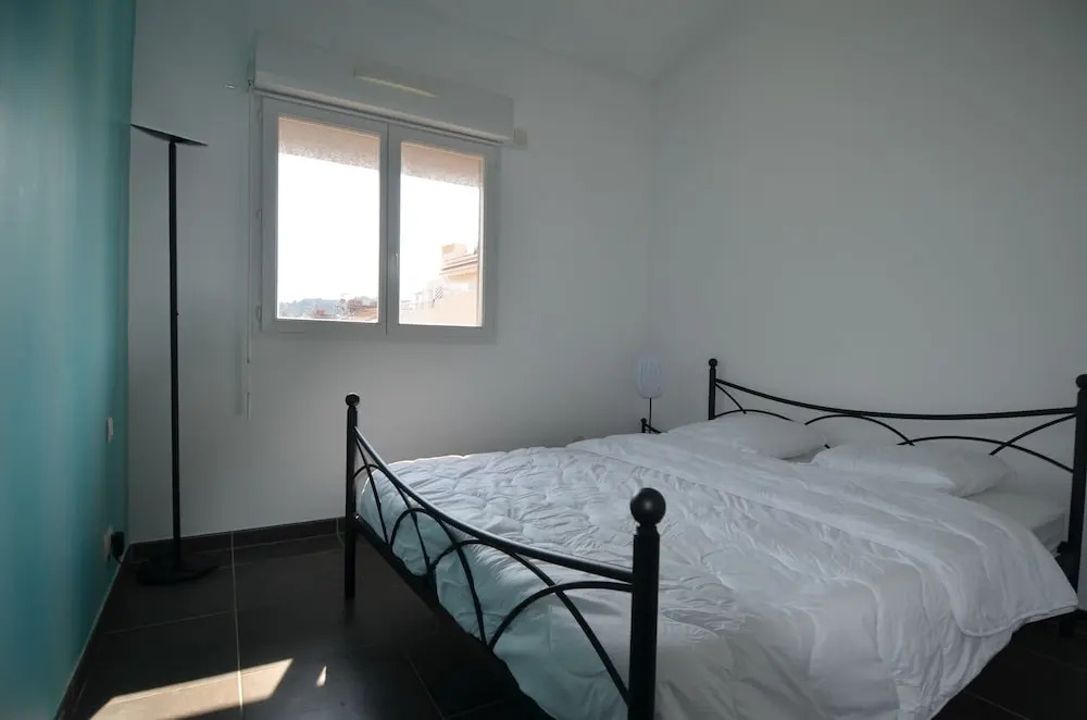 Modern duplex apartment 4 persons near train station Acropolis in Nice