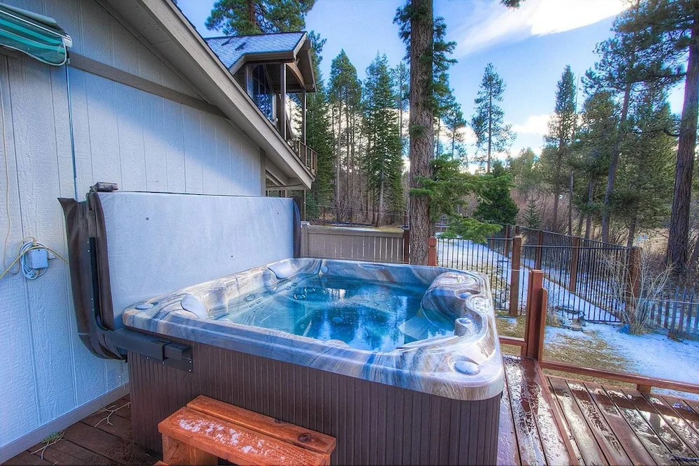 Meadowview Hideaway by Lake Tahoe Accommodations