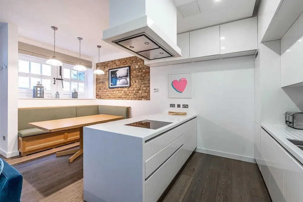 Quiet 2 Bed 2 Bath Mews House South Kensington