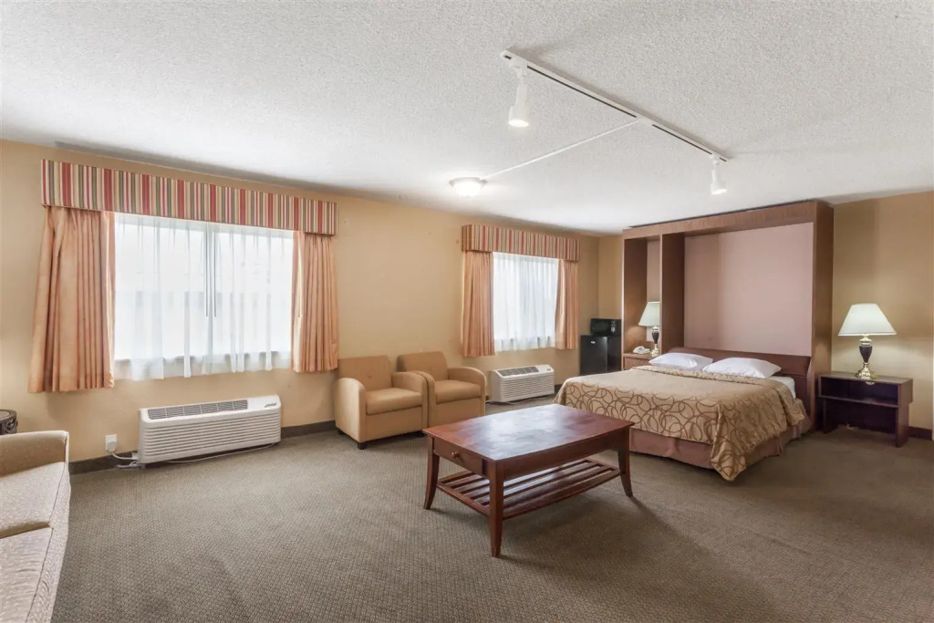 Super 8 Oceanside
