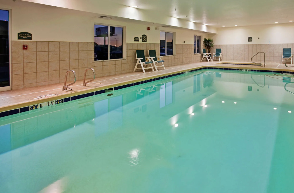 Holiday Inn Express Hotel & Suites Wichita Airport by IHG
