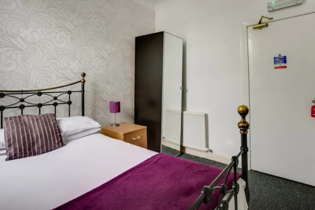 OYO Gin House Hotel