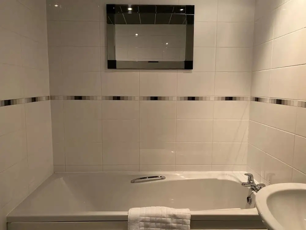 4-bed House With Private Garden in Barnsley!