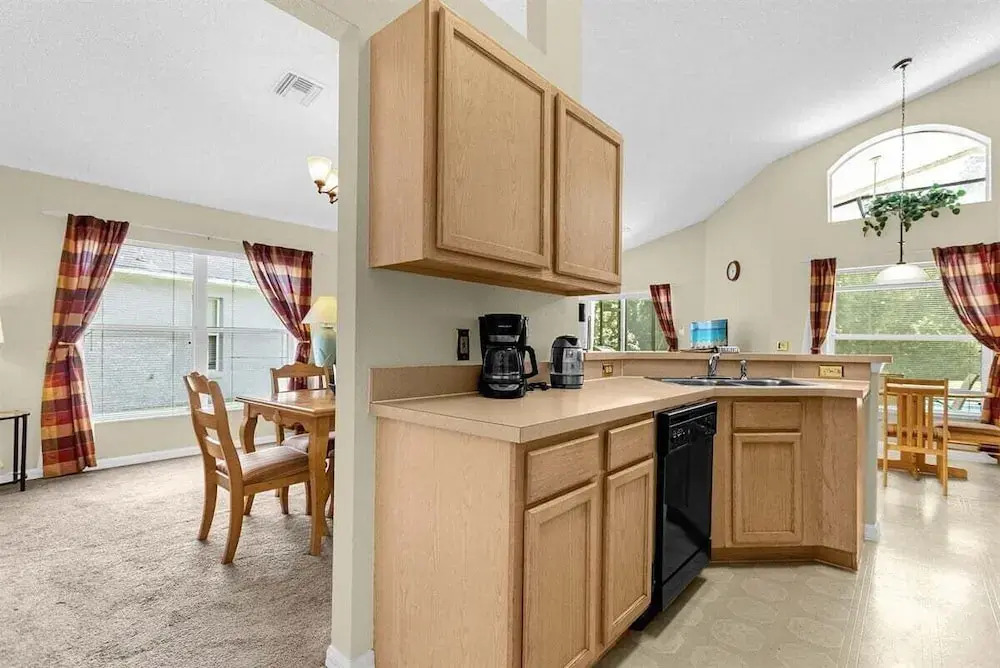 1061 Lake Berkley 4 Bed With Pool