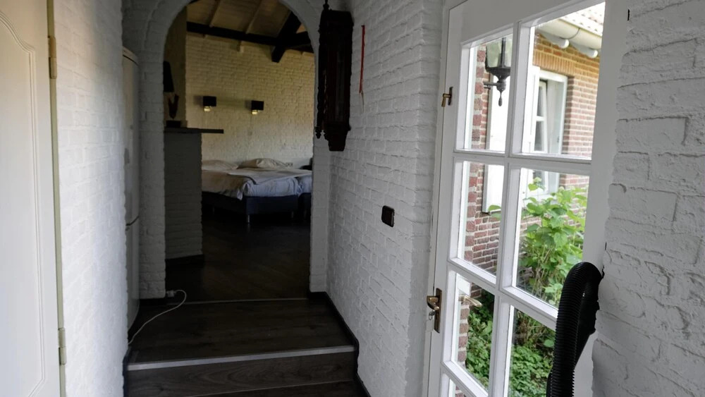 Room-room to Rent With own Entrance, liv