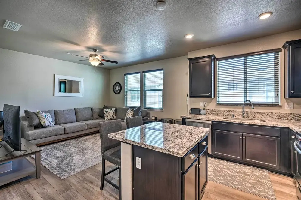 Pet-friendly Elk Grove Retreat w/ Balcony!