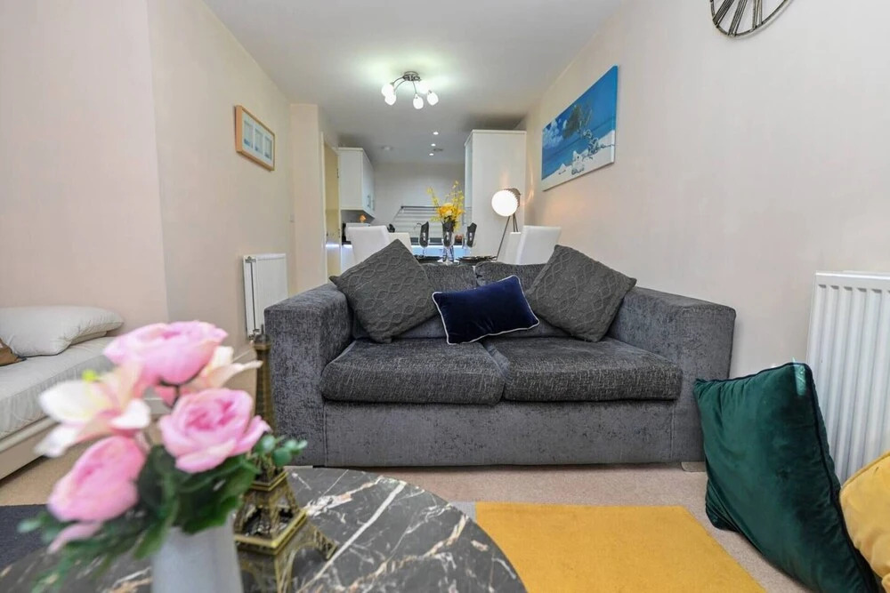 Tennyson Two Bedroom Apartment