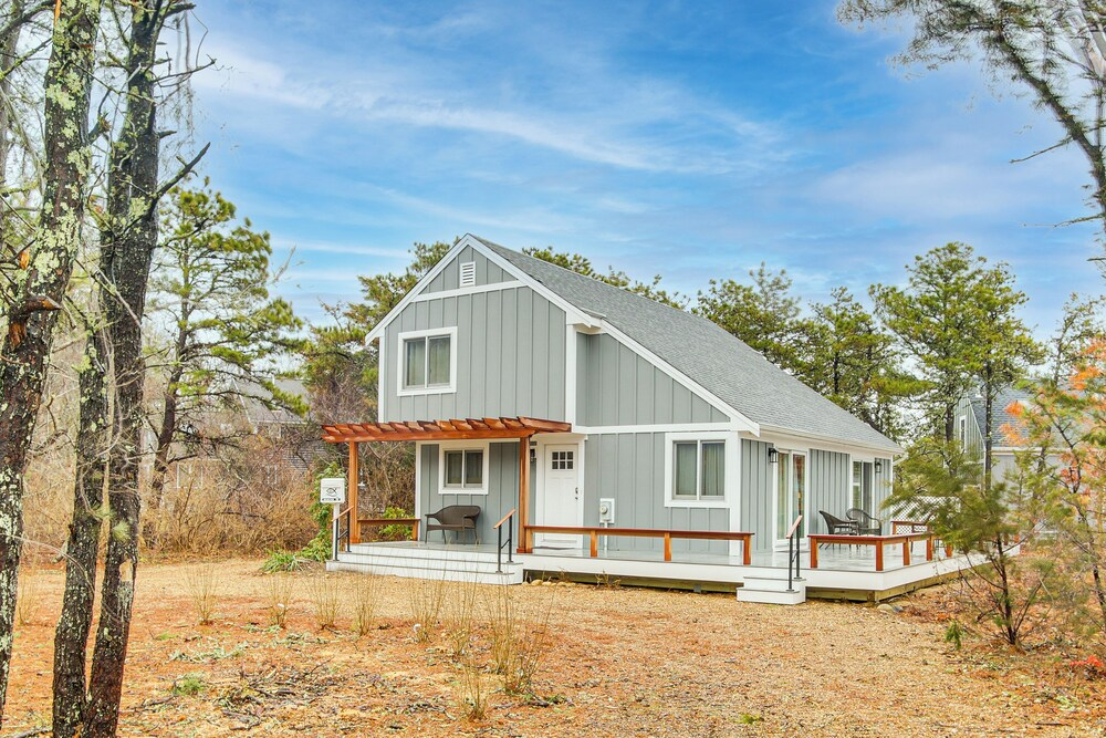 2 Mi to Main St & Beach! Family Home in Edgartown