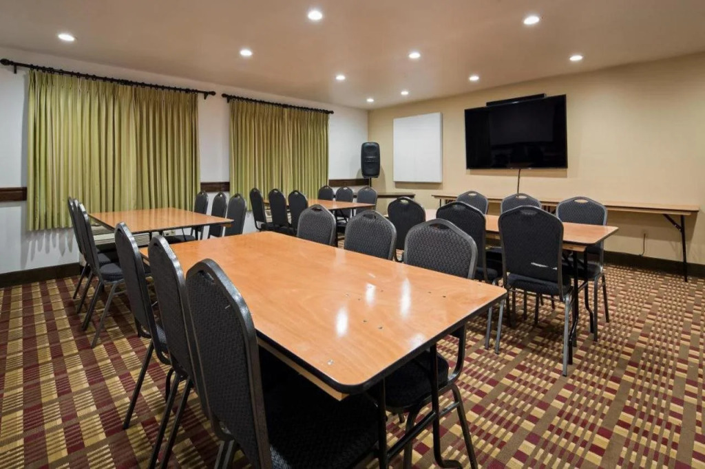 White Pine Inn & Suites