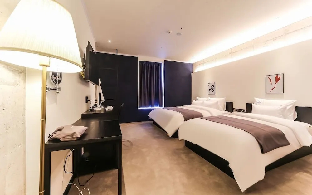 The Point Hotel - Myeongji
