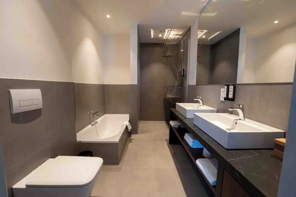Frames Hotel GmbH