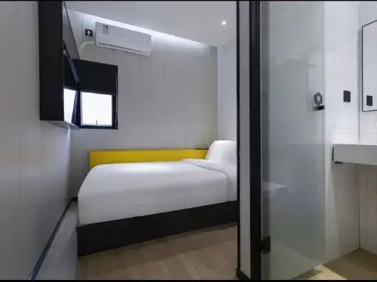 100 Inn Hotel (Shanghai Zhenping Road Subway Station)