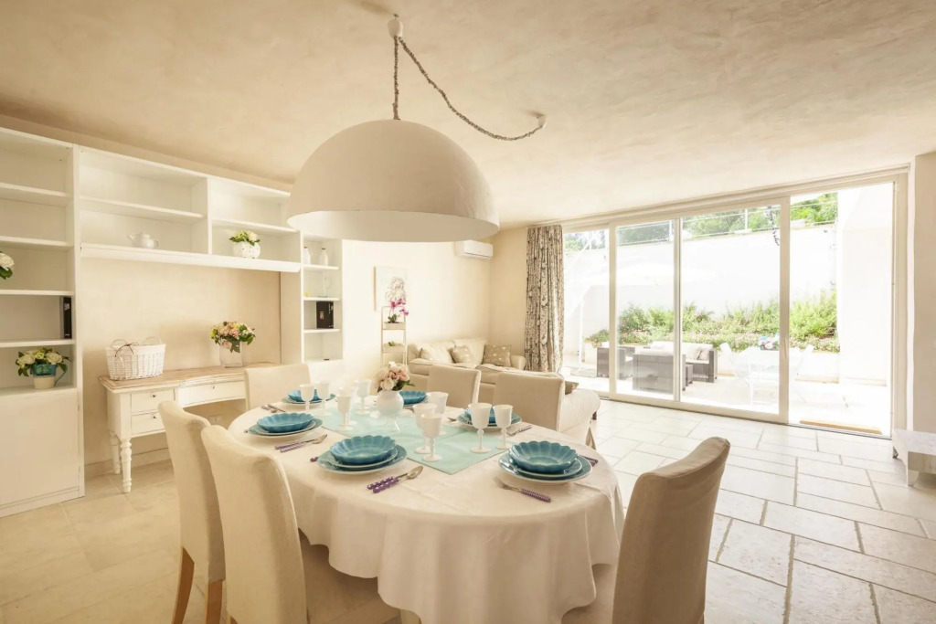 Exclusive Villa Reginella with large garden and private pool just a few minutes from the center of L-Villa Reginella
