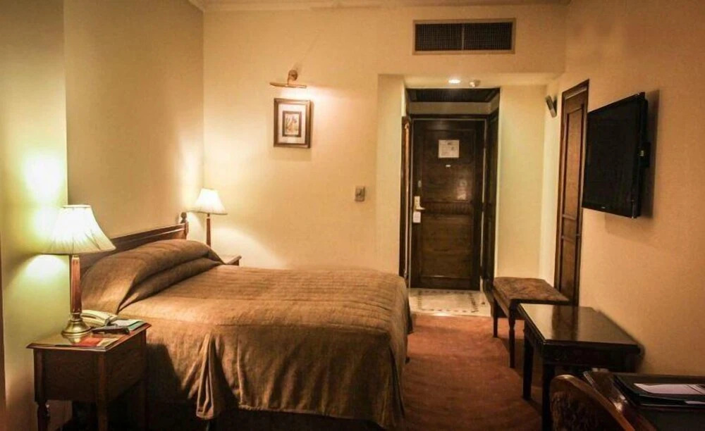 Iris Hotel