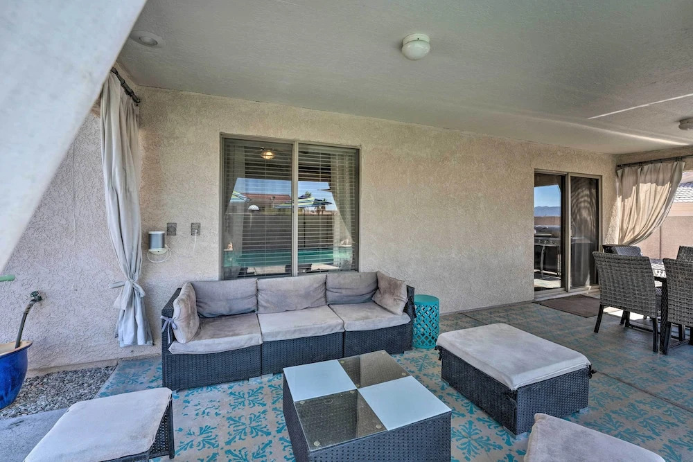 Central Lake Havasu City House: Grill & EV Charger