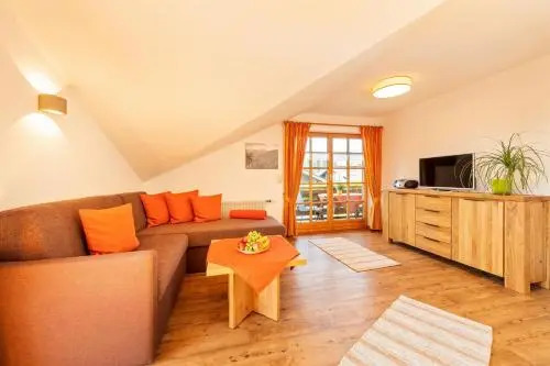 Biohof Burger, 3 sonnige Fewo, alle mit Balkon, Spielzimmer, Grillhütte, 7 km vor Oberstdorf