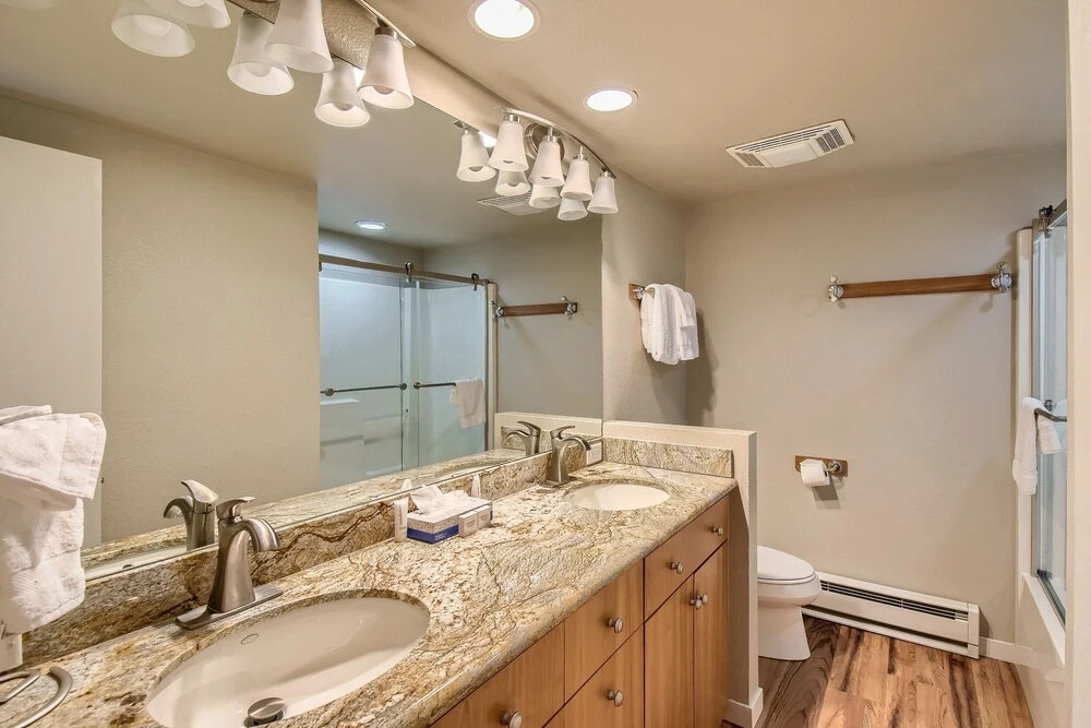 Spacious Mill Run 3 Townhouse Close to City Attractions by RedAwning
