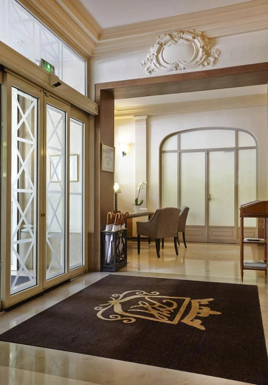 Hôtel Vernet Champs Elysées Paris