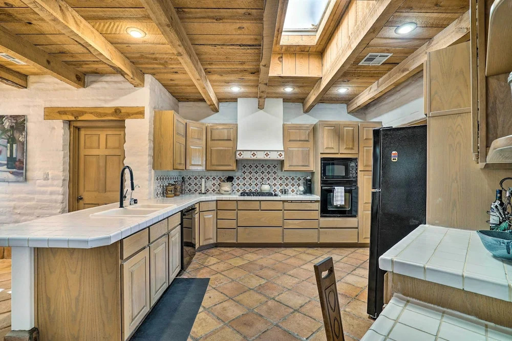 Las Cruces Home La Casa Blanca w/ Courtyard