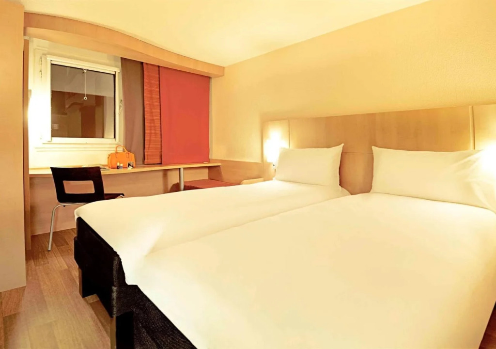 Xiweiya Hotel (Cuiping District High Passenger Station Yibin University)