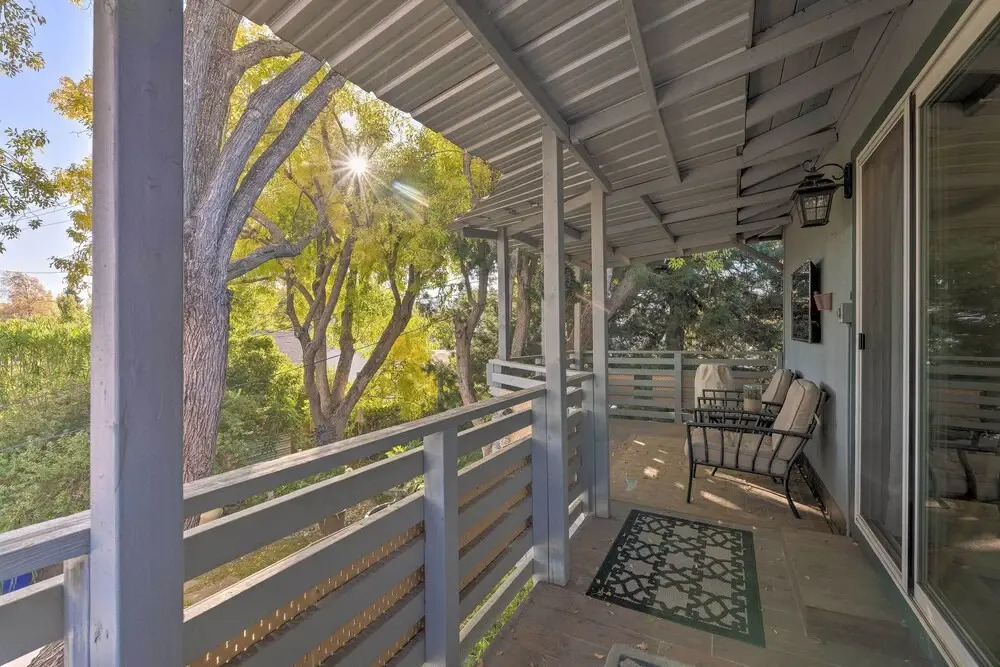 Luxurious Downtown Lodi Apartment in Wine Country!