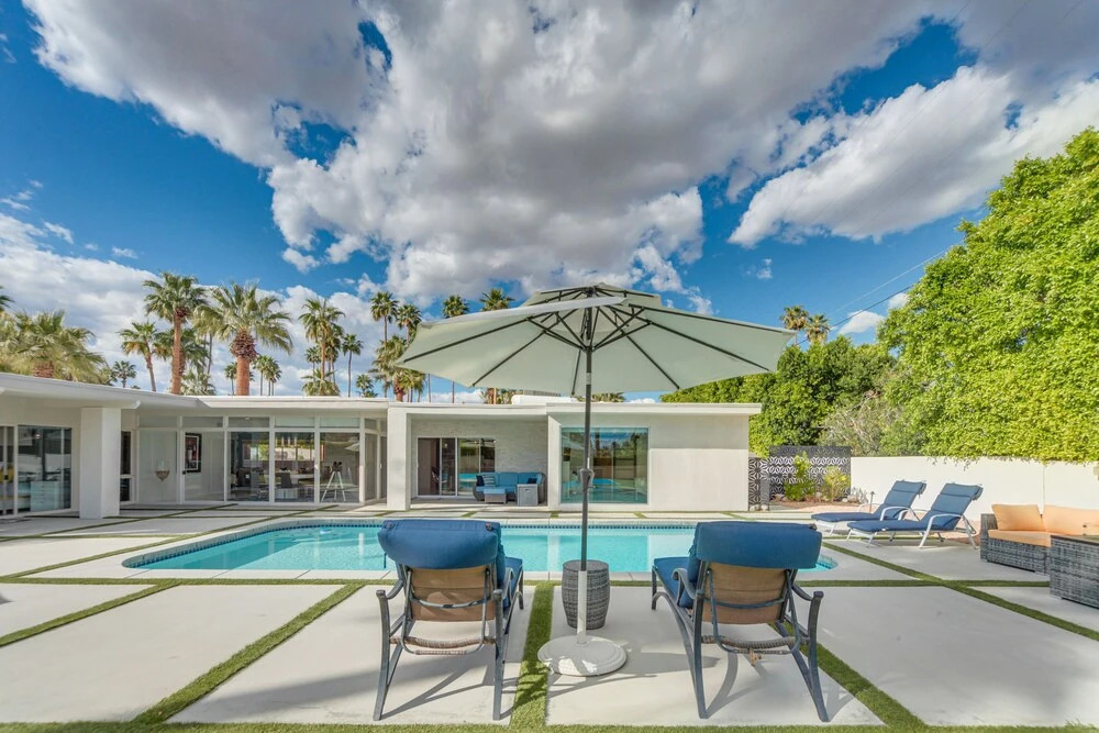 Palm Springs Oasis w/ Mtn Views, 2 Mi to Dtwn!