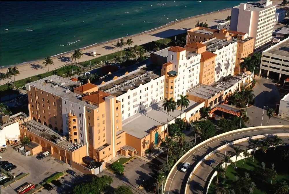 Hollywood Beach Resort- Large Studio Sleeps 4