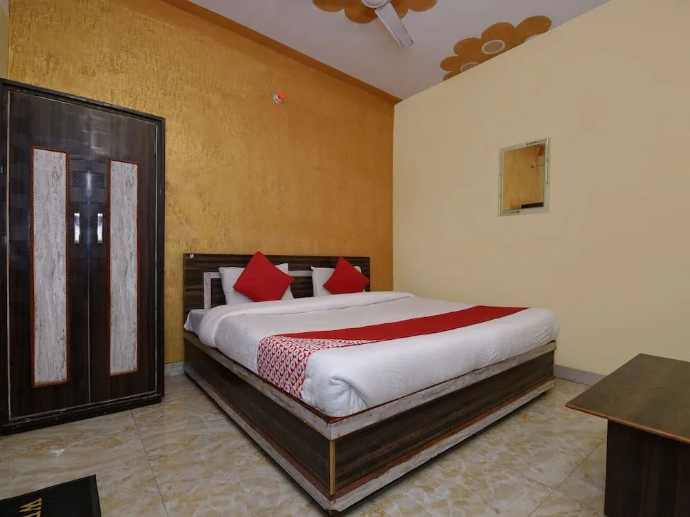 OYO 13588 Mahaveer International