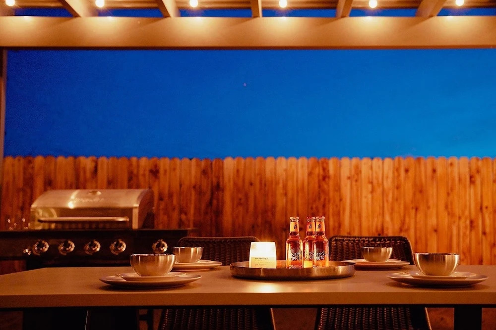 Live Centered with Hot Tub, Fire Pit In Joshua Tree home
