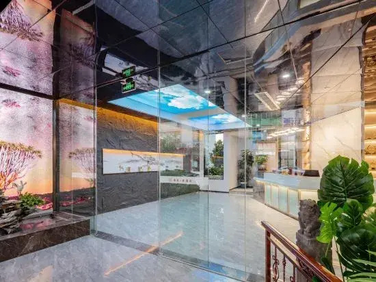 Zhaoqing Panshi Man Hotel (Zhaoqing East Railway Station Dinghushan Scenic Area)