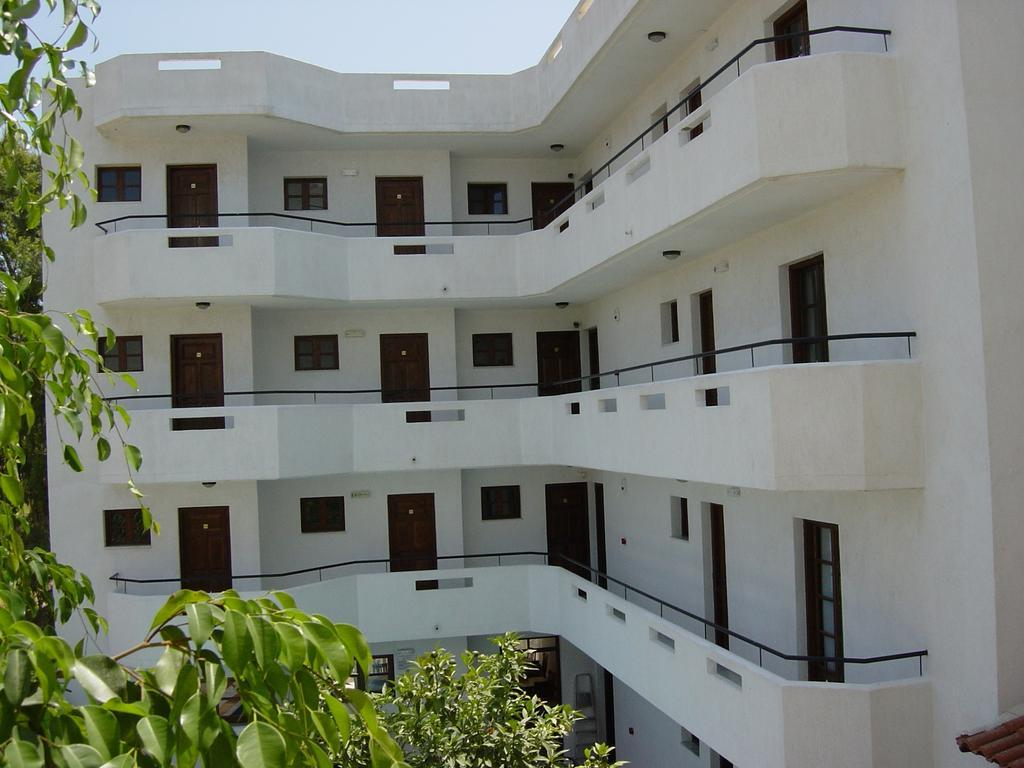 Elina Apartments
