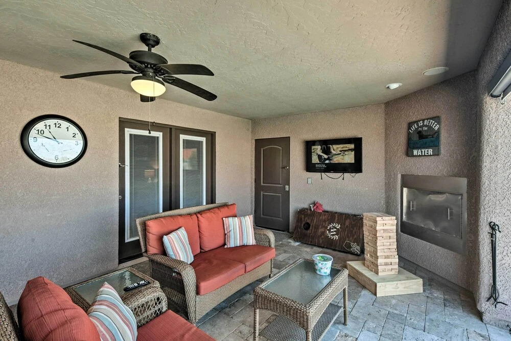 Pool, Hot Tub & Lake Views: Lake Havasu Home!