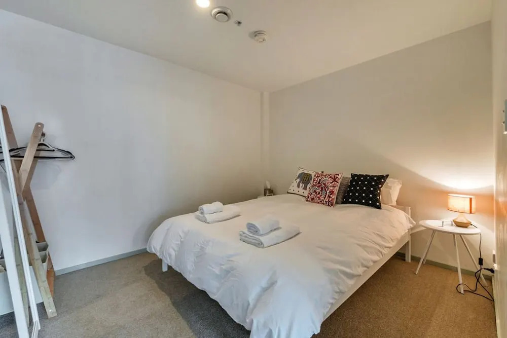 JHT - 1 BRM Apartment, Carpark, Next to University