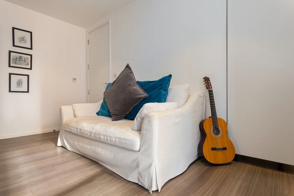 3 Bedroom Apartment Near King George's Park