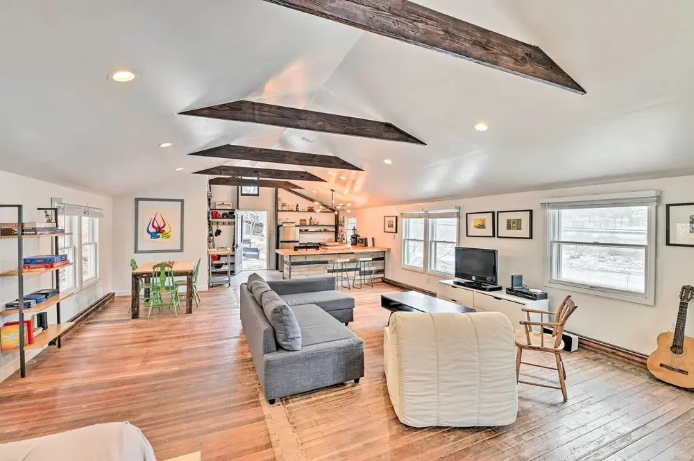 Chic Prattsville Studio w/ Private Hot Tub!