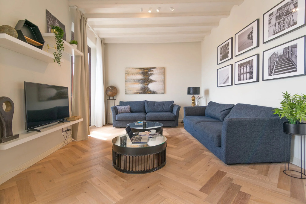 Liceu in Barcelona with 2 bedrooms and 1 bathrooms