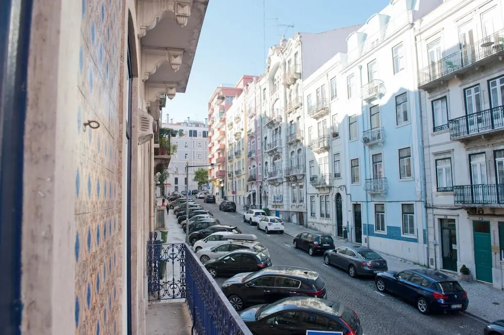 Her Majesty at Liverdade Avenue 1E