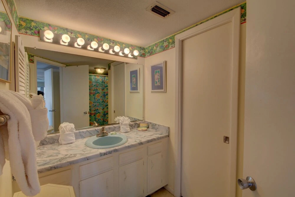 444 El Matador Condo by RedAwning