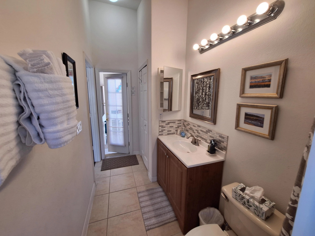 5/4 pool home with large pool deck and spa, Clermont, US