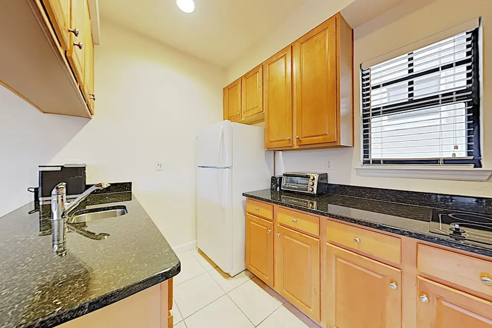 New Listing! 2-unit Palencia City Center 3 Bedroom Townhouse