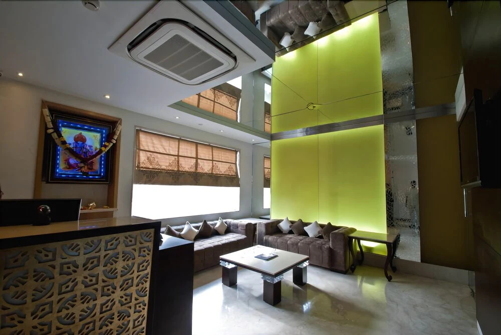 Green Leaves Hotel