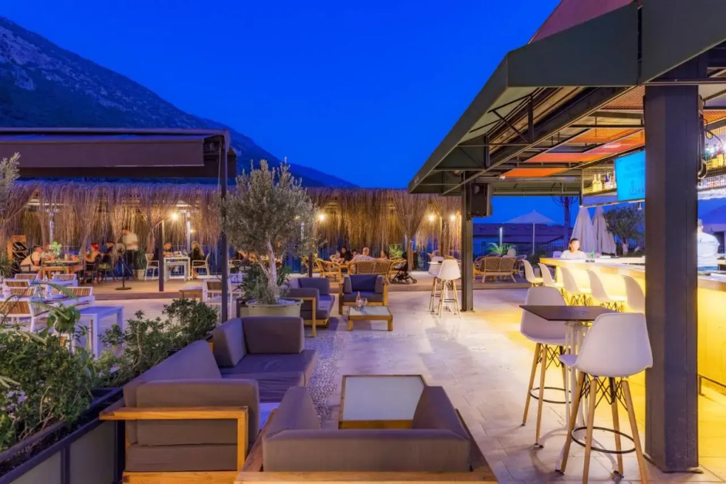 Morina Deluxe Hotel