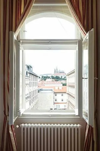 Apartment Court