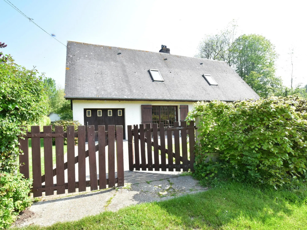 Serene Holiday Home in Saint Pierre le Vieux with Garden