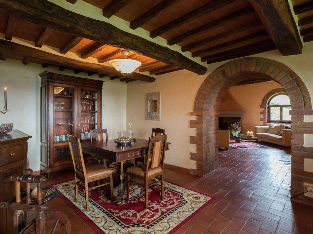 Villa in Cortona With Pool & Hill Views