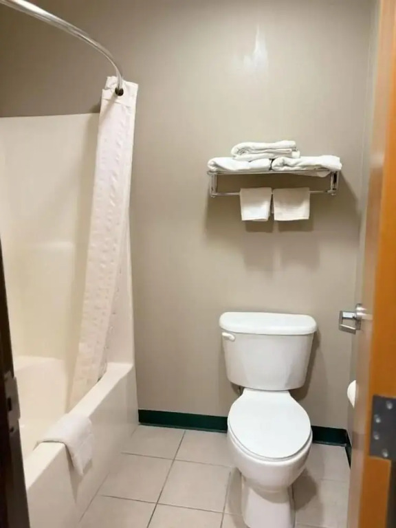 Larned Inn & Suites