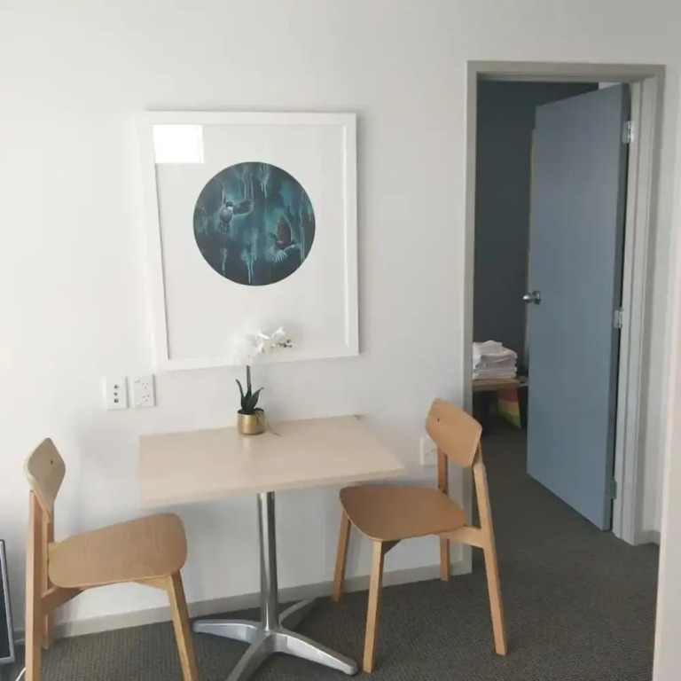 Light Filled Modern 1 Bedroom Apartment